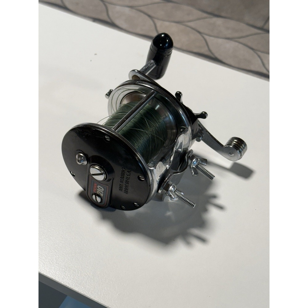 Vintage PENN SEAGATE REELS - 1 Penn 210 fishing reel